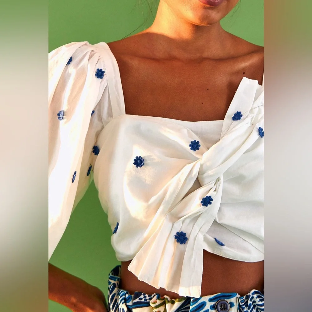 Farm Rio Size Small White & Blue Crop Top - Picture 2 of 5
